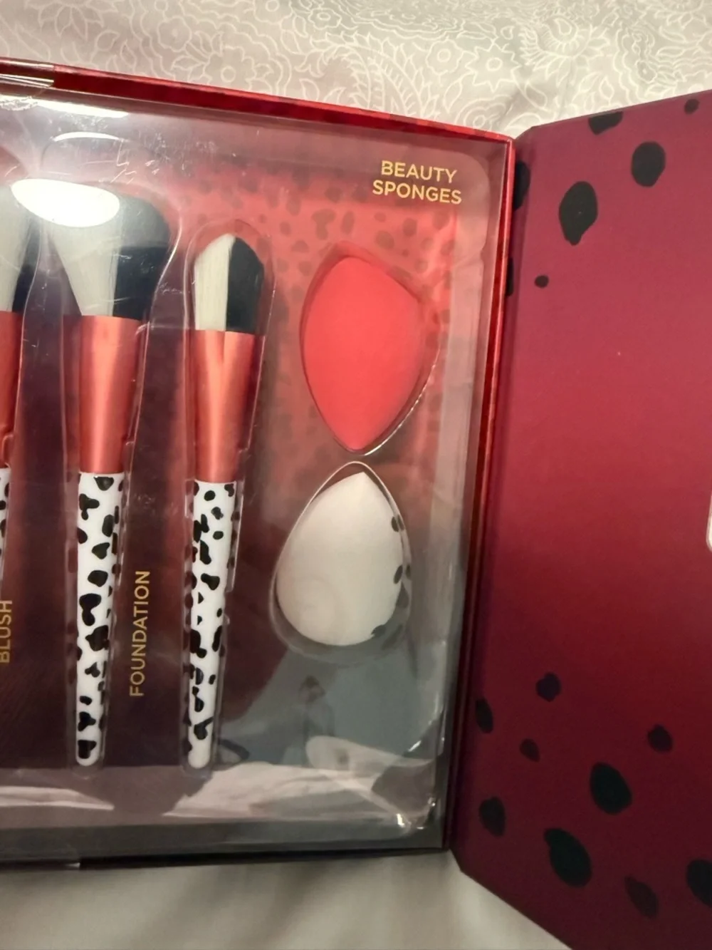 Disney Villains Cruella 7-Piece Blending Brush Set - Red & Dalmatian Print